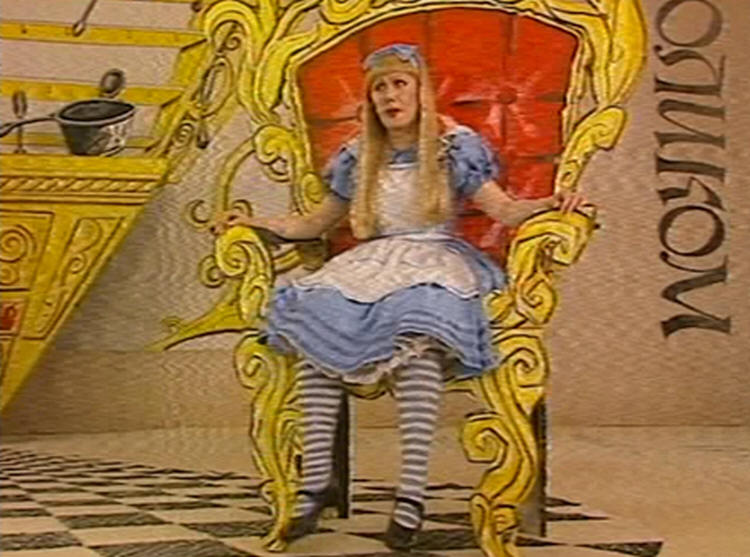 Ken Rusell Alice in Russialand throne